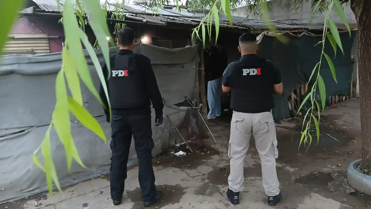 Los operativos de la PDI se realizaron en el marco de una investigación por robo calificado y delitos vinculados a estupefacientes - 3