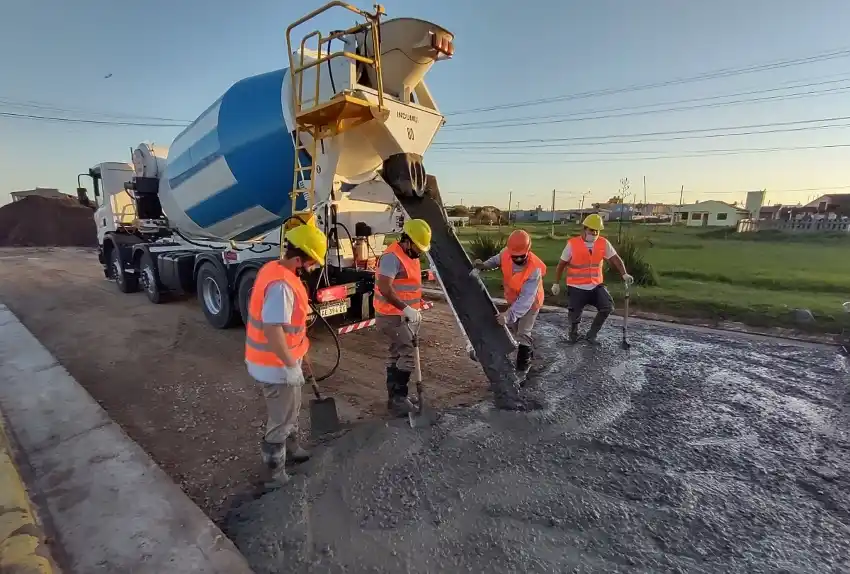Comenzó la pavimentación de la Costanera en Santa Clara del Mar