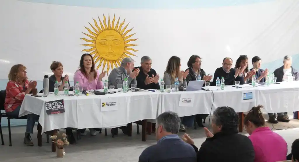 Los candidatos debatieron en las localidades
