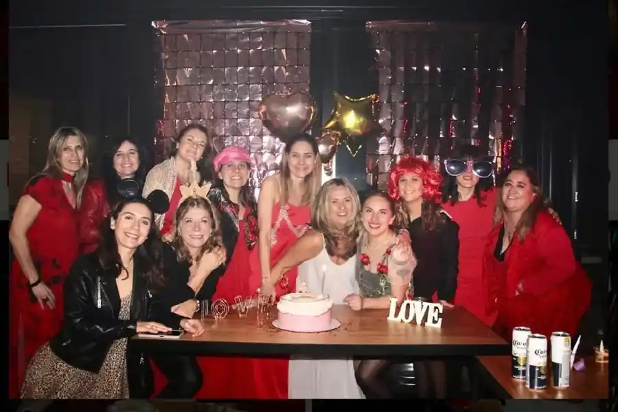 Con una ceremonia íntima, Mariel selló su amor con ella misma luego de un largo proceso de autoconocimiento. (Foto: Gentileza Mariel Narbona)