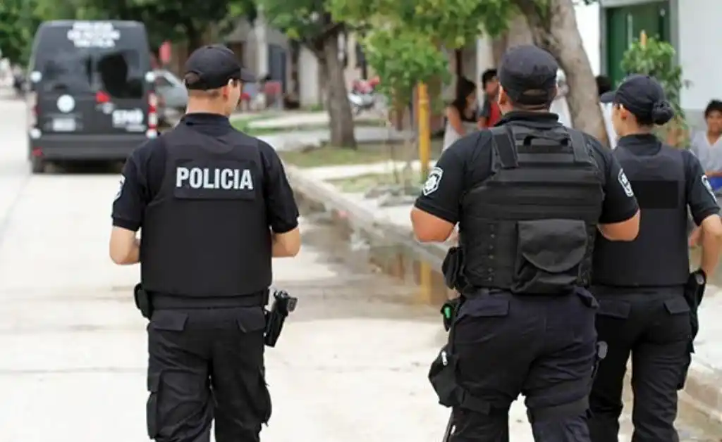 Asaltaron a un policía y le robaron el arma reglamentaria