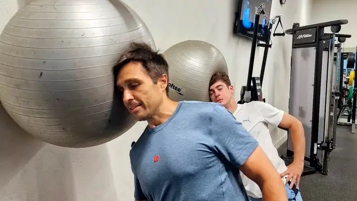 Franco Colapinto se estuvo entrenando con Fernando Belasteguín. (IG)