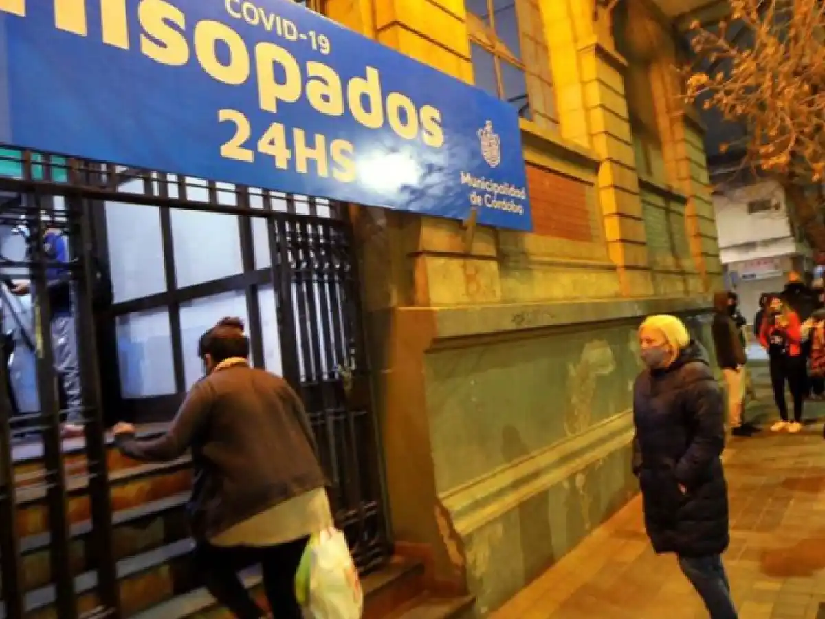 Suman 120 los casos positivos de coronavirus por brote en fiestas de egresados en Córdoba