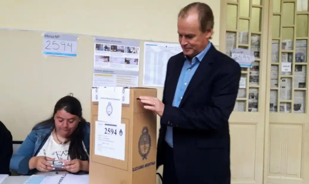 Gustavo Bordet: "Ejercer el deber cívico de expresar el voto es muy importante"