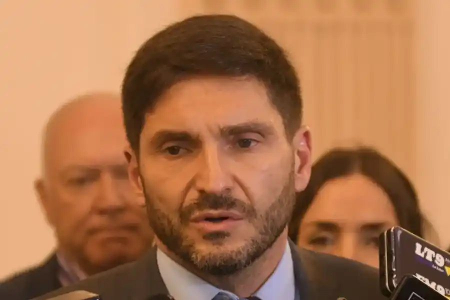 "No se negocia con la muerte": pegaron una amenaza contra Pullaro en la casa de un concejal de Vera