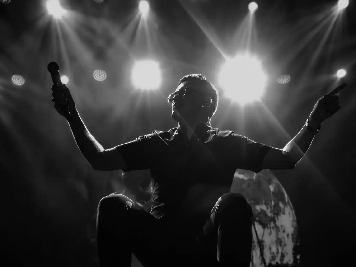 Miles de personas se reúnen en el Movistar Arena de Bogotá para despedir con música a Yeison Jiménez