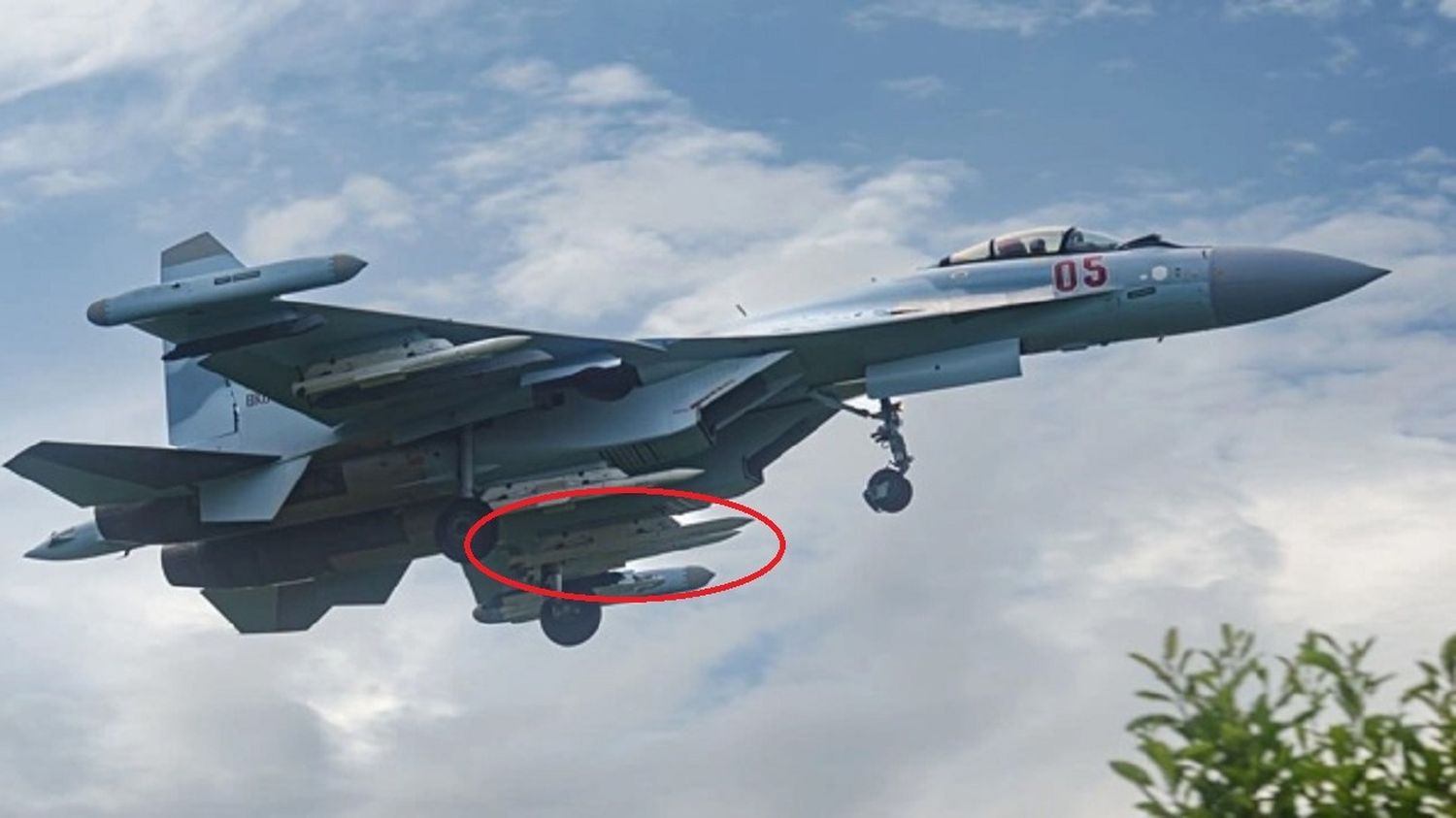 First operational image of the Russian BVR Izdeliye 180 (R-77M) air-to-air missile on a Russian Su-35S fighter.