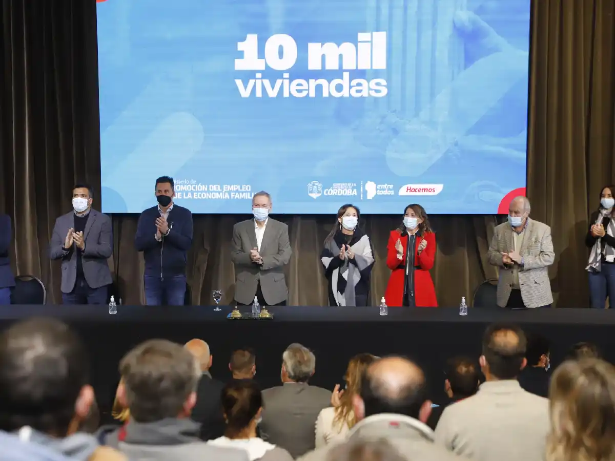 San Francisco y otros 386 municipios firmaron convenio por el programa 10 Mil Viviendas