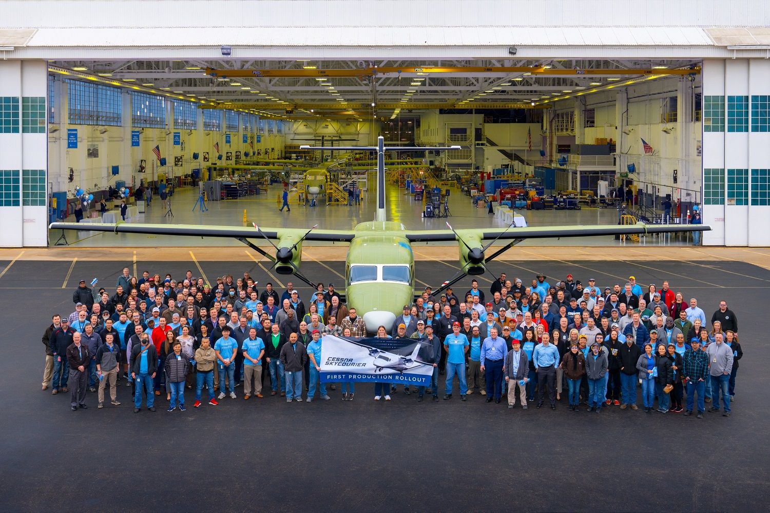 Rollout del primer Cessna SkyCourier producido en serie