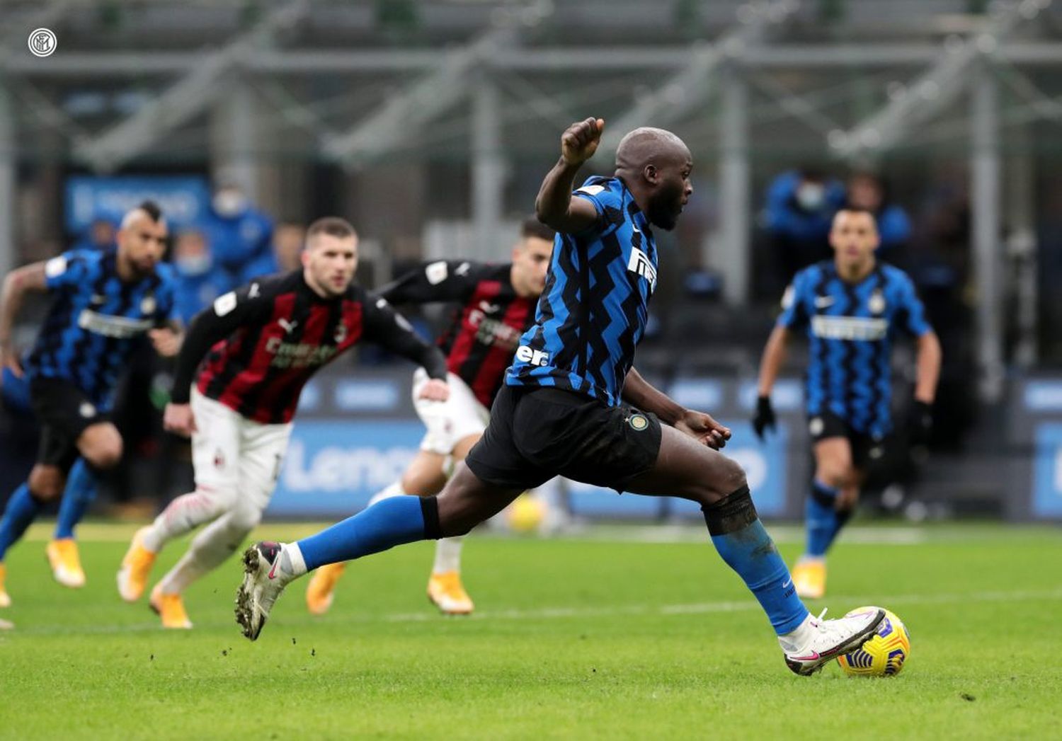 Inter dio vuelta el derby y avanzó a semifinales