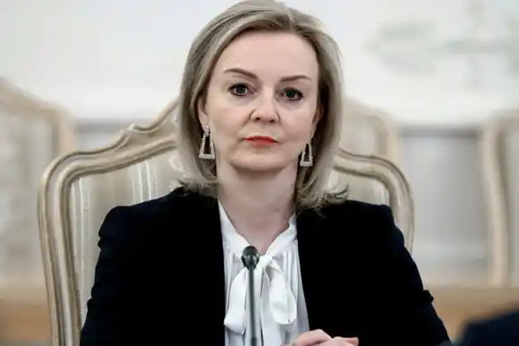 El Gobierno británico dio marcha atrás con la rebaja del impuesto a las ganancias