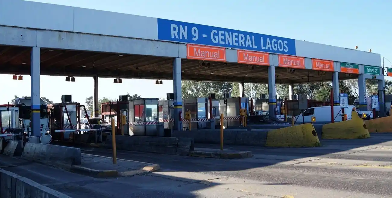 La estación de Peaje en la autopista de Rosario a Buenos Aires. Es una de las autopistas bajo jurisdicción de Corredores Viales.