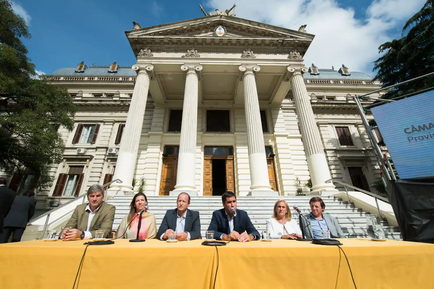 Diputados e intendentes anunciaron programa de lucha contra la violencia de género