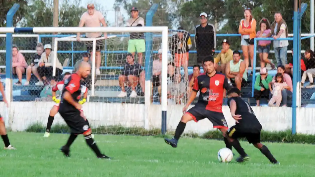 Taponazo y Chacarita son los líderes del torneo de la LIFA
