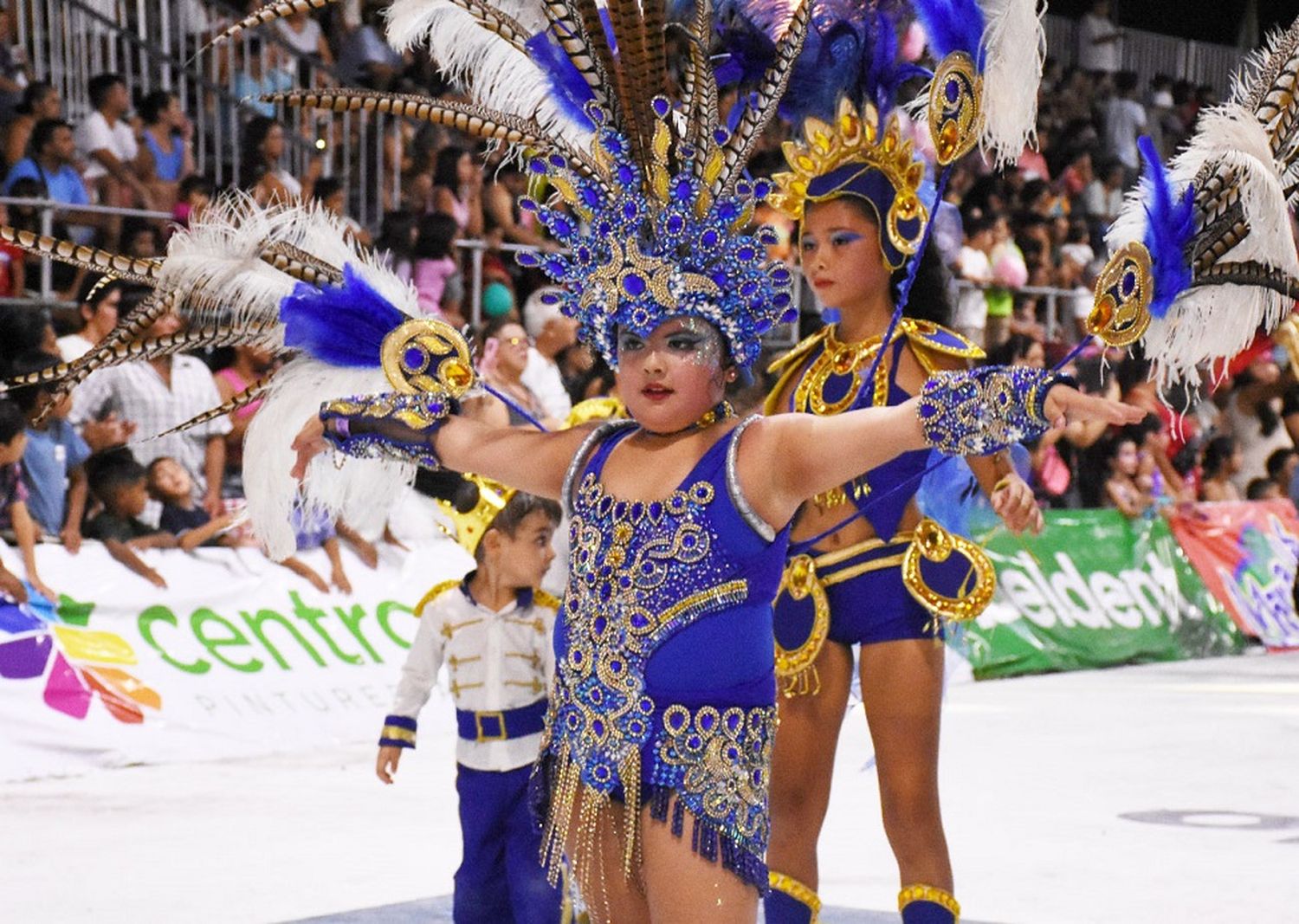 Los Pequeños Duendes llenaron de magia y color el Corsódromo