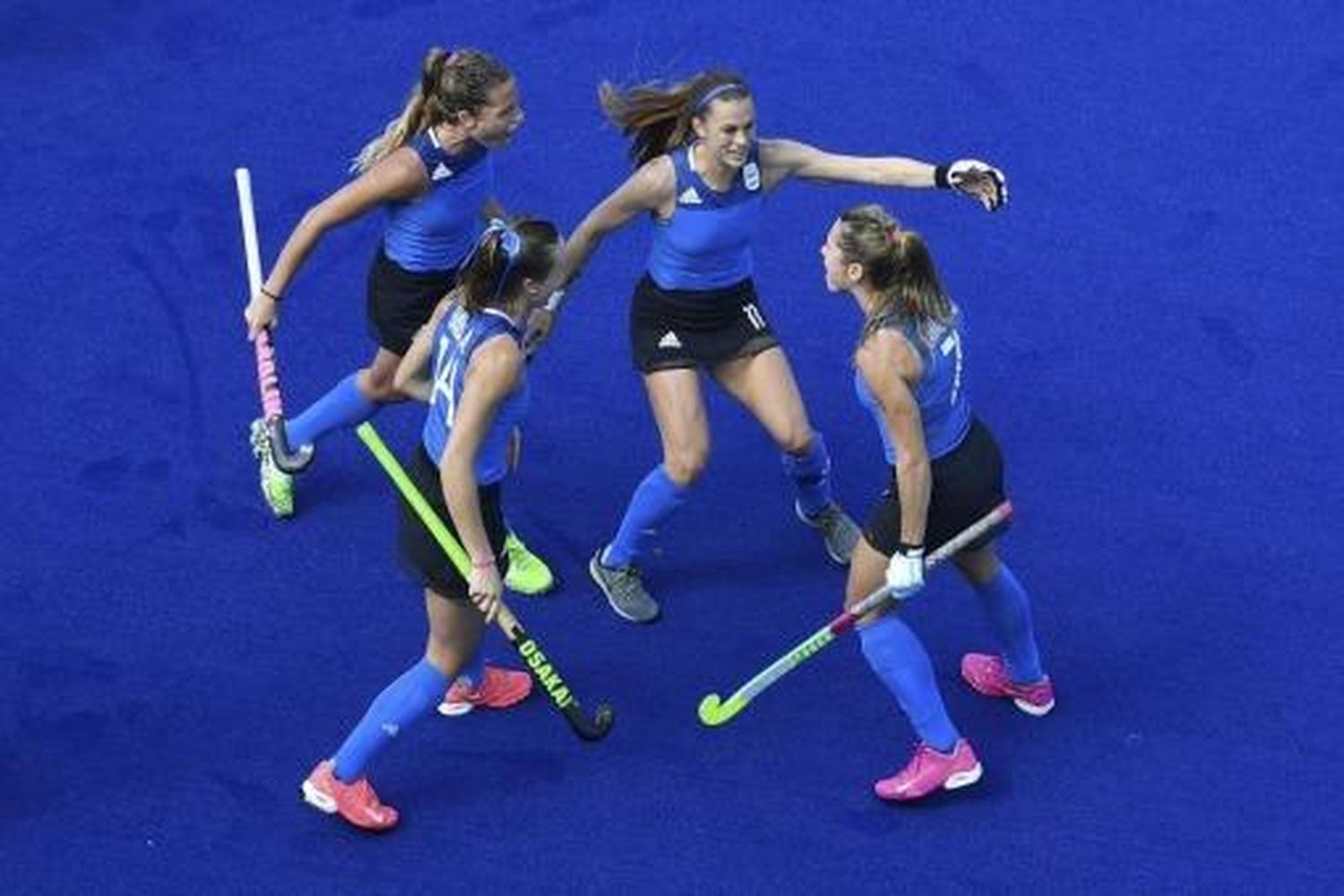 Las Leonas vencieron a India y lograron el pase a cuartos