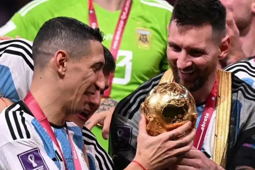 Messi presentó la camiseta especial para su partido despedida con la Selección argentina - 1