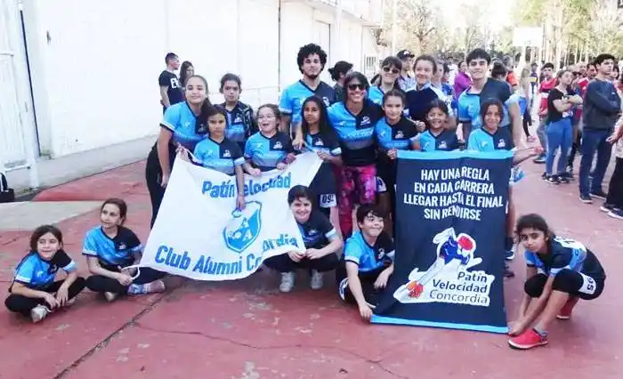 Destacada participación de patinadores de Club Alumni en Nogoyá