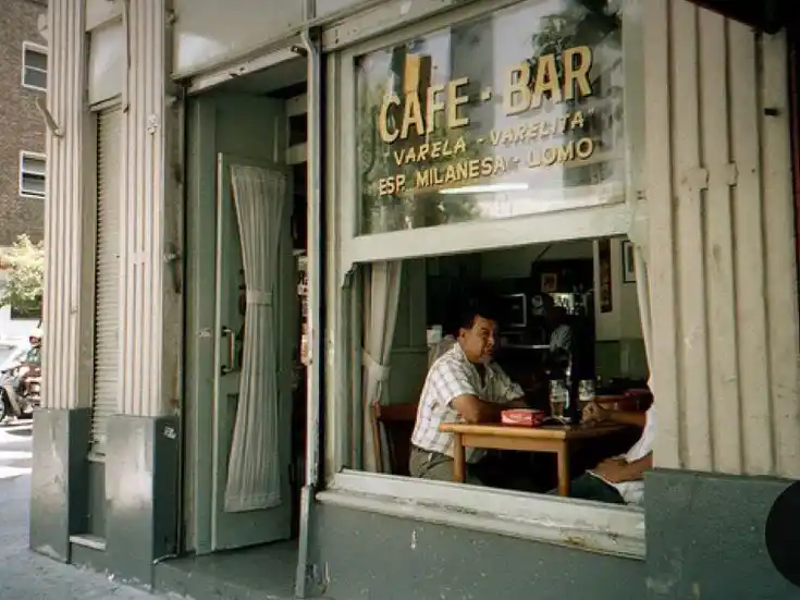 Cafe - Bar Varela Varelita, un clásico porteño.
