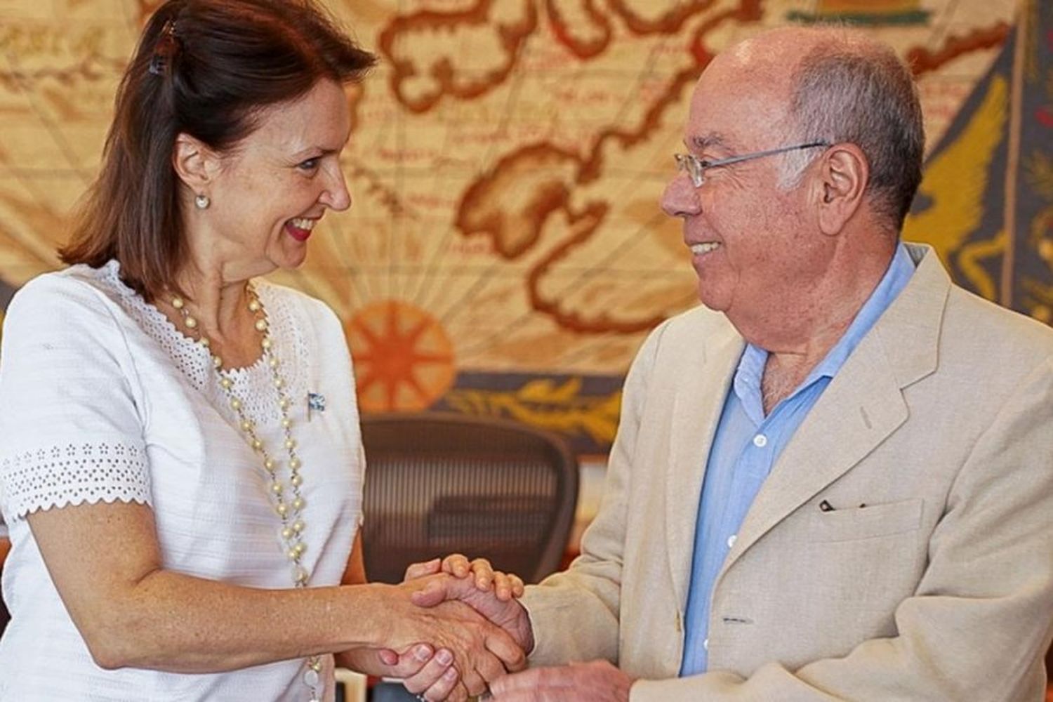 La futura canciller Diana Mondino y el ministro de Relaciones Exteriores de Brasil, Mauro Vieira.
