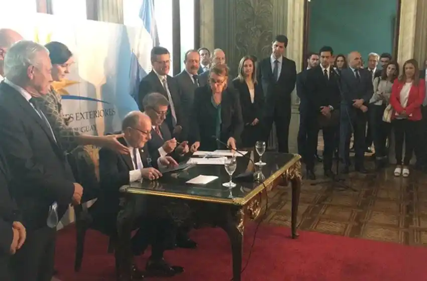 El Gobierno firmó un acuerdo con Uruguay para establecer la recuperación de bienes de la corrupción