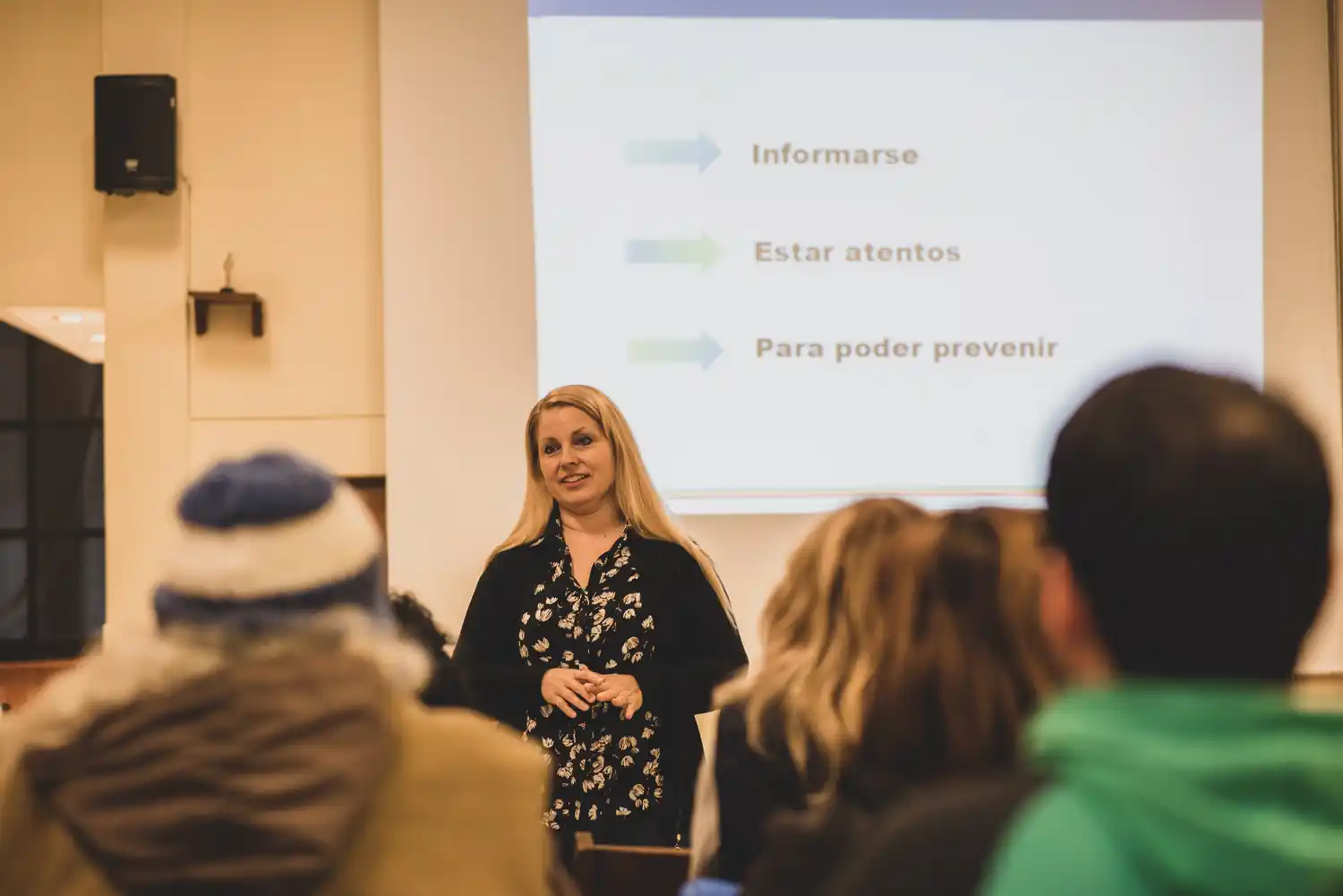 Una nueva charla de prevención sobre delitos informáticos para adultos mayores.