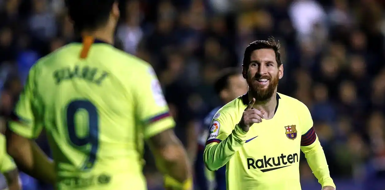 Messi marcó tres goles y dio dos asistencias en el triunfo de Barcelona ante Levante