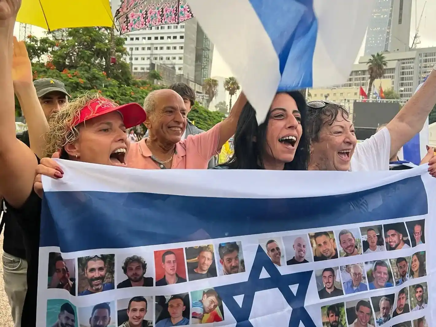 Entre los 20 israelíes que regresaron a su país hay tres argentinos: David y Ariel Cunio, y Eitan Horn. Foto: Gentileza