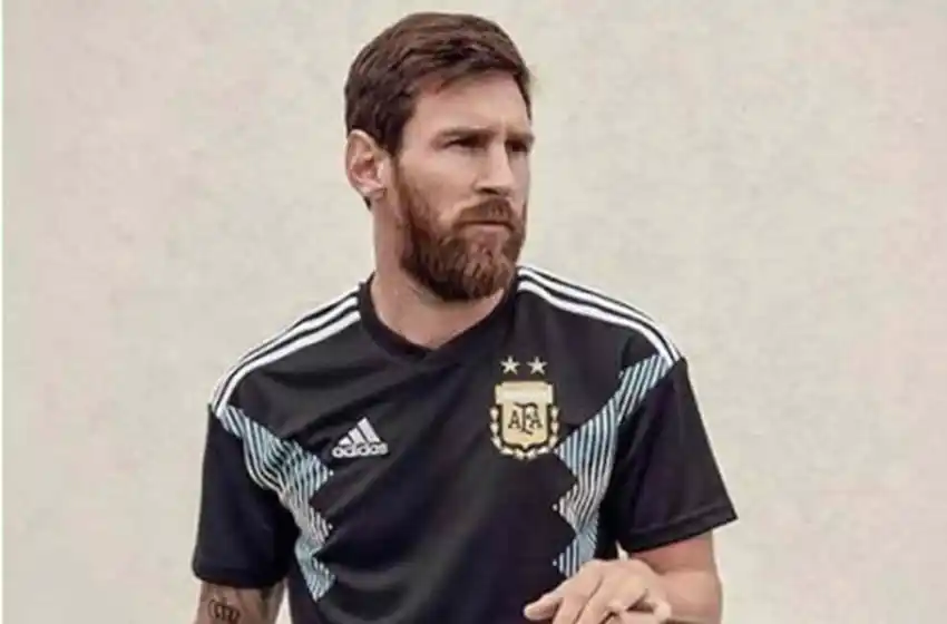 Messi se calzó la pilcha alternativa de la Selección