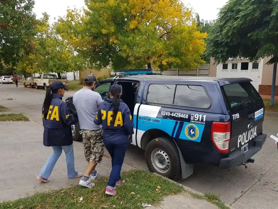 Tras otro allanamiento, son trece  los detenidos de la banda dedicada  a la venta de droga