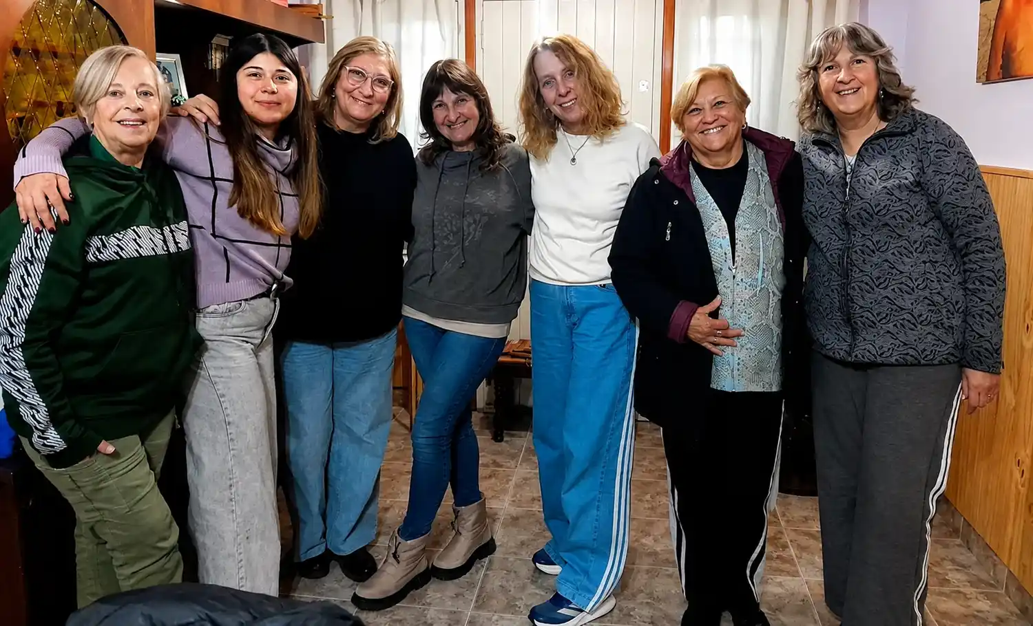 Elenco. Integrantes de Teatro Express durante los preparativos de la propuesta teatral