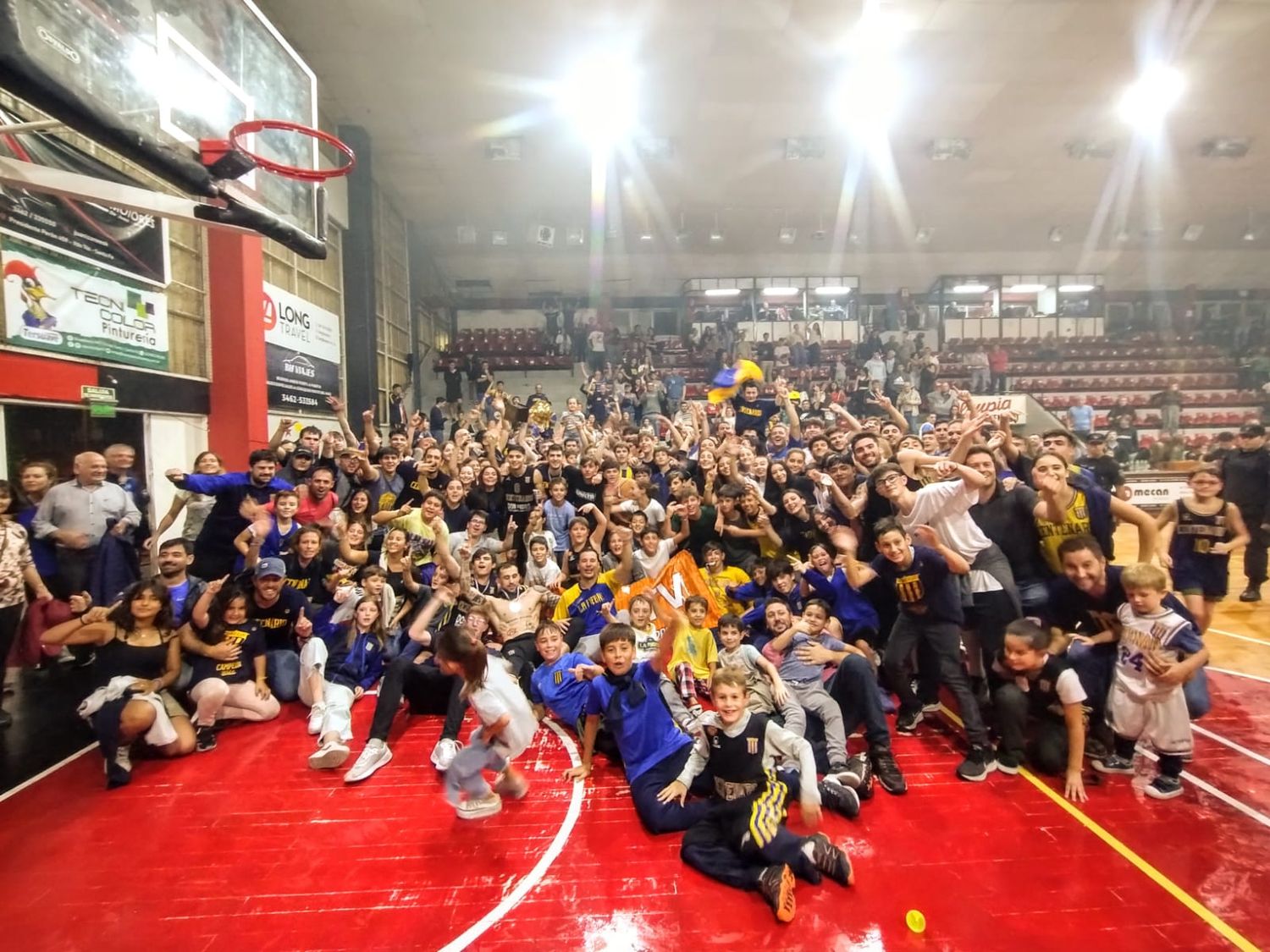 Festejo eterno. "La Fiebre" se volvió a coronar campeón del Torneo Clausura 2023 Copa GoTV. Foto: Fabián Gallego.