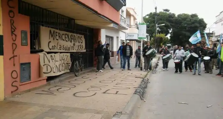 Sindicatos protestan en el Círculo Médico