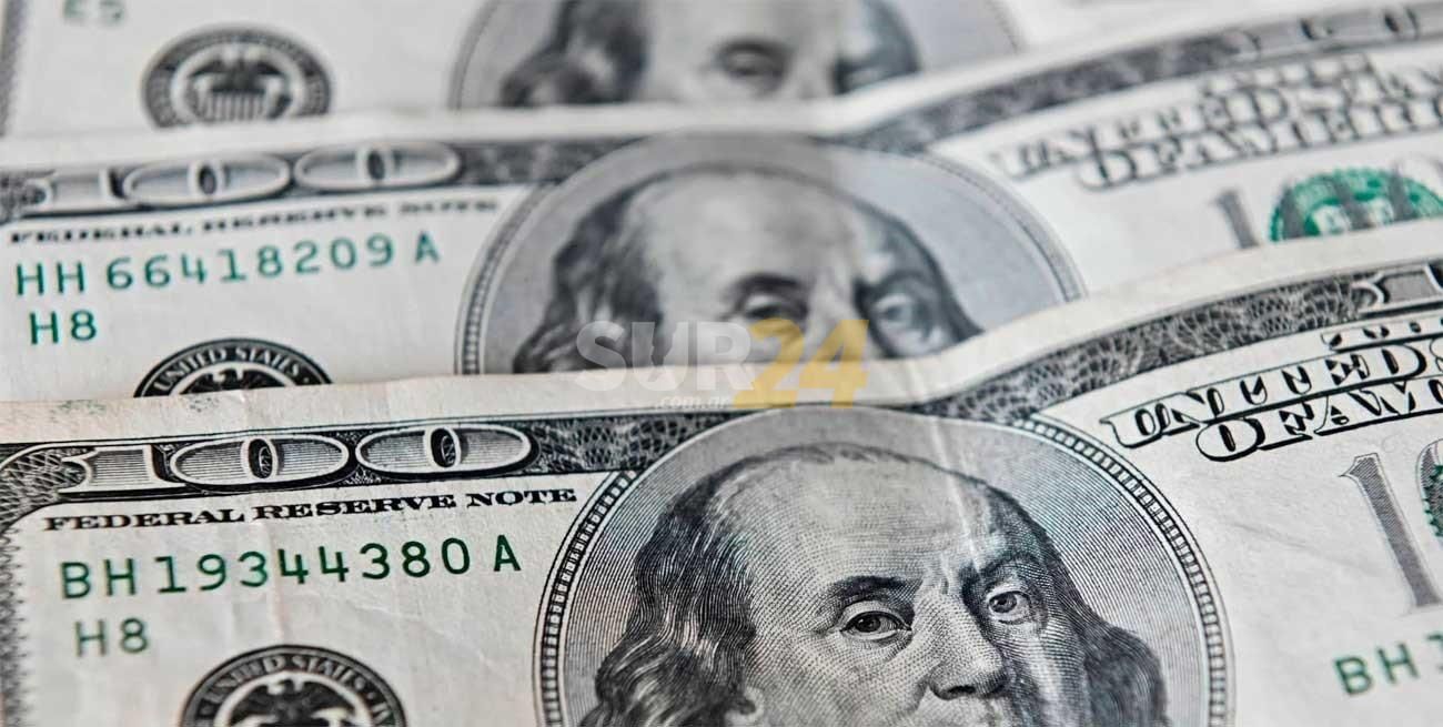 El Banco Central apoya la suba del impuesto al dólar para compras en el exterior 
