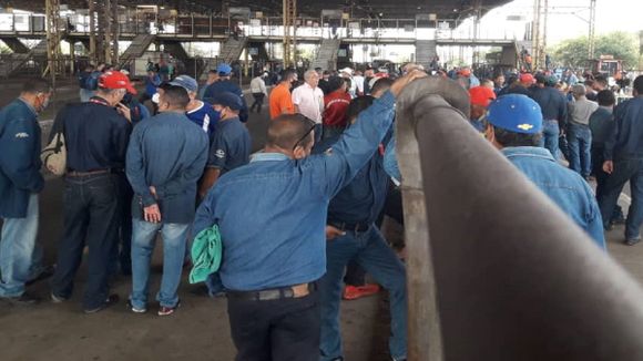 ¡ATENCIÓN CPI! En Guayana detienen a tres sidoristas por protestar: familiares exigen su liberación