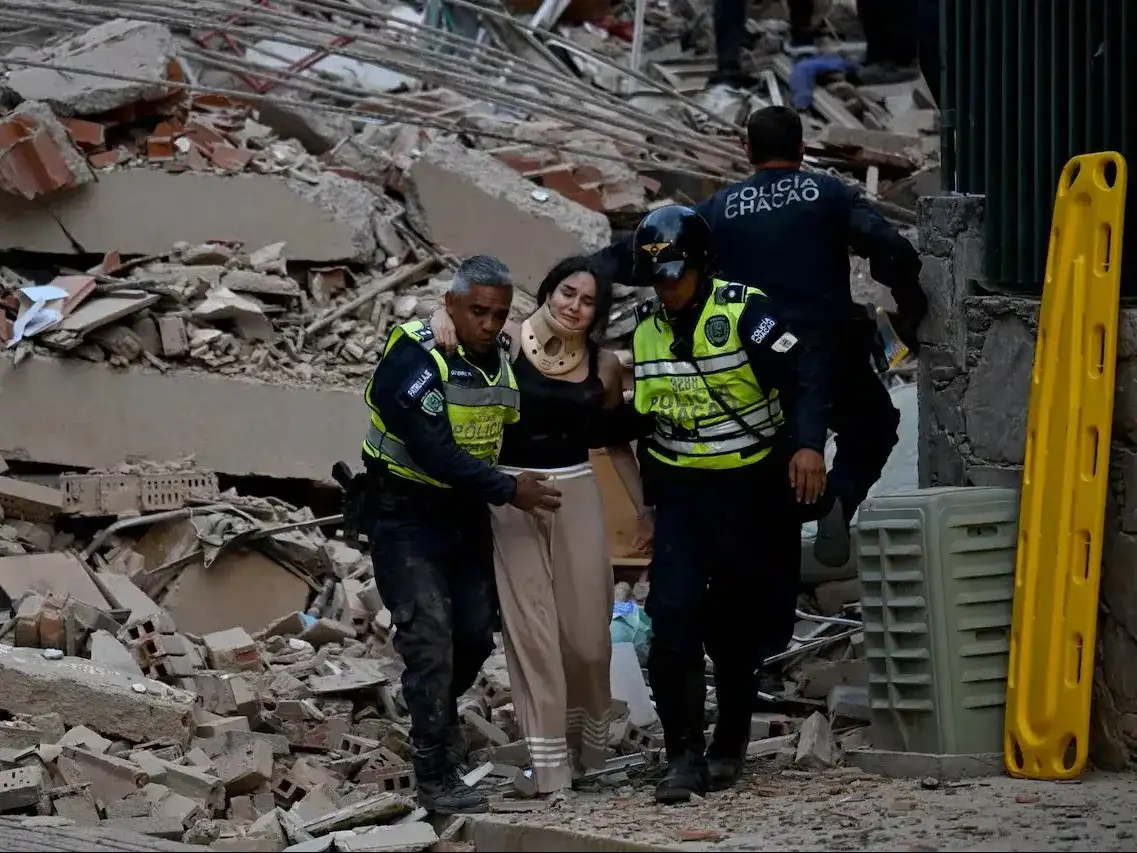 Elevan a 235 los muertos y hay más de 4.300 heridos por los terremotos casi simultáneos en Venezuela