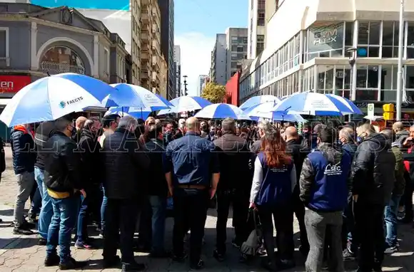 Día del Empleado de Comercio: trabajadores se manifestaron y confirmaron que no será laborable el lunes 27