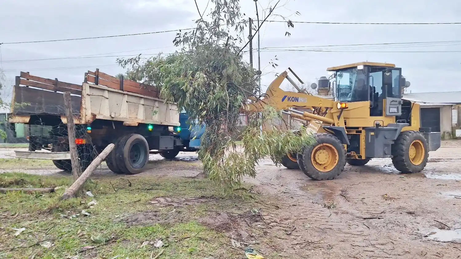 Azcué supervisó el operativo municipal y continúa la asistencia a las familias afectadas por el temporal
