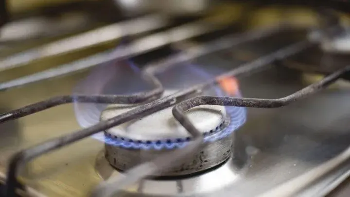 Subsidios a la luz y el gas: quiénes deben anotarse hoy, lunes 25 de julio