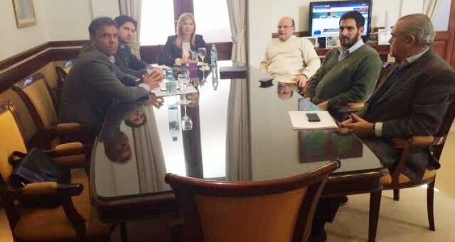 Tras reunirse con Álvarez Rodríguez, Giovanettoni espera móviles y efectivos para la policía