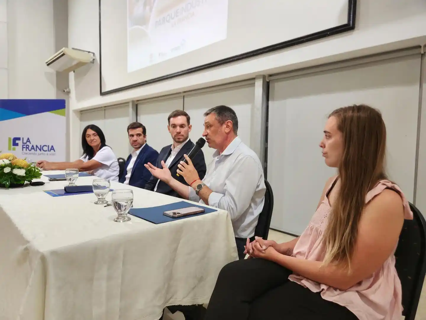 La presentación del proyecto se realizó en la Cooperativa de Servicios Públicos de La Francia.