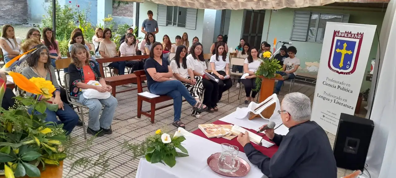 En Inst. Adveniat se presentó el nuevo libro del Pbro. Jorge Leiva