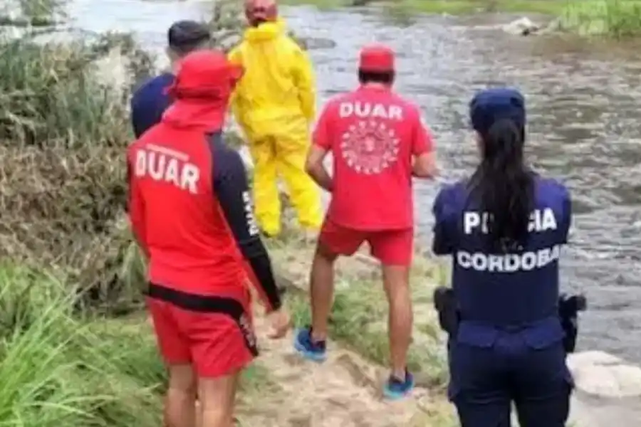 Hallaron muertas dos personas en un río de Córdoba: las habría arrastrado la corriente