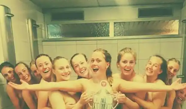 Salieron campeonas, festejaron desnudas y la foto recorrió el mundo
