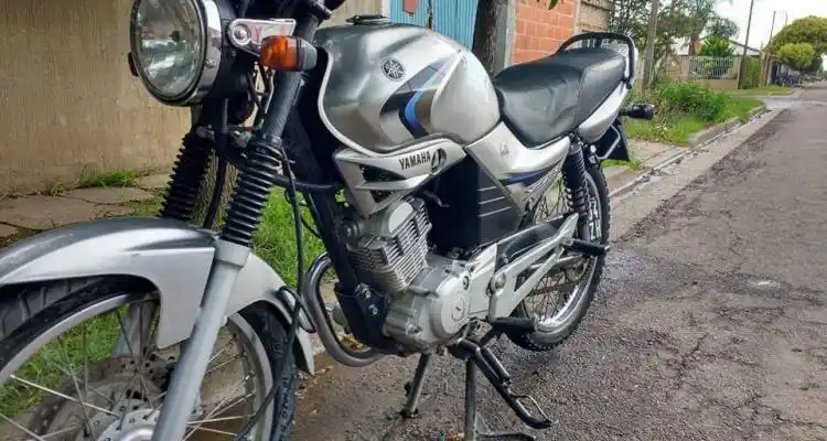Fue a entregar una pizza y le robaron la moto