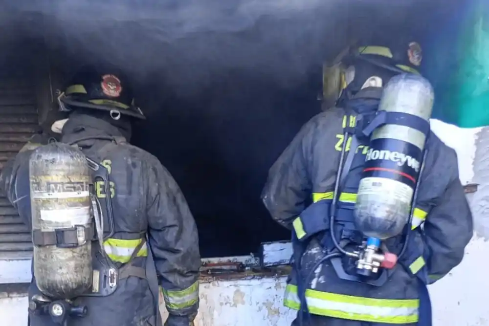 Incendio fatal en zona oeste: se prendió fuego una casa y murió una mujer de 75 años
