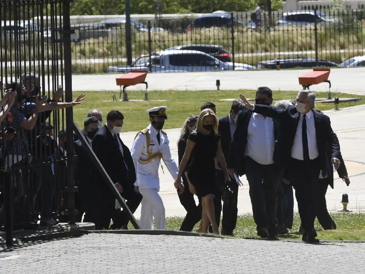 El Presidente asiste al velorio de Maradona en la Casa de Gobierno