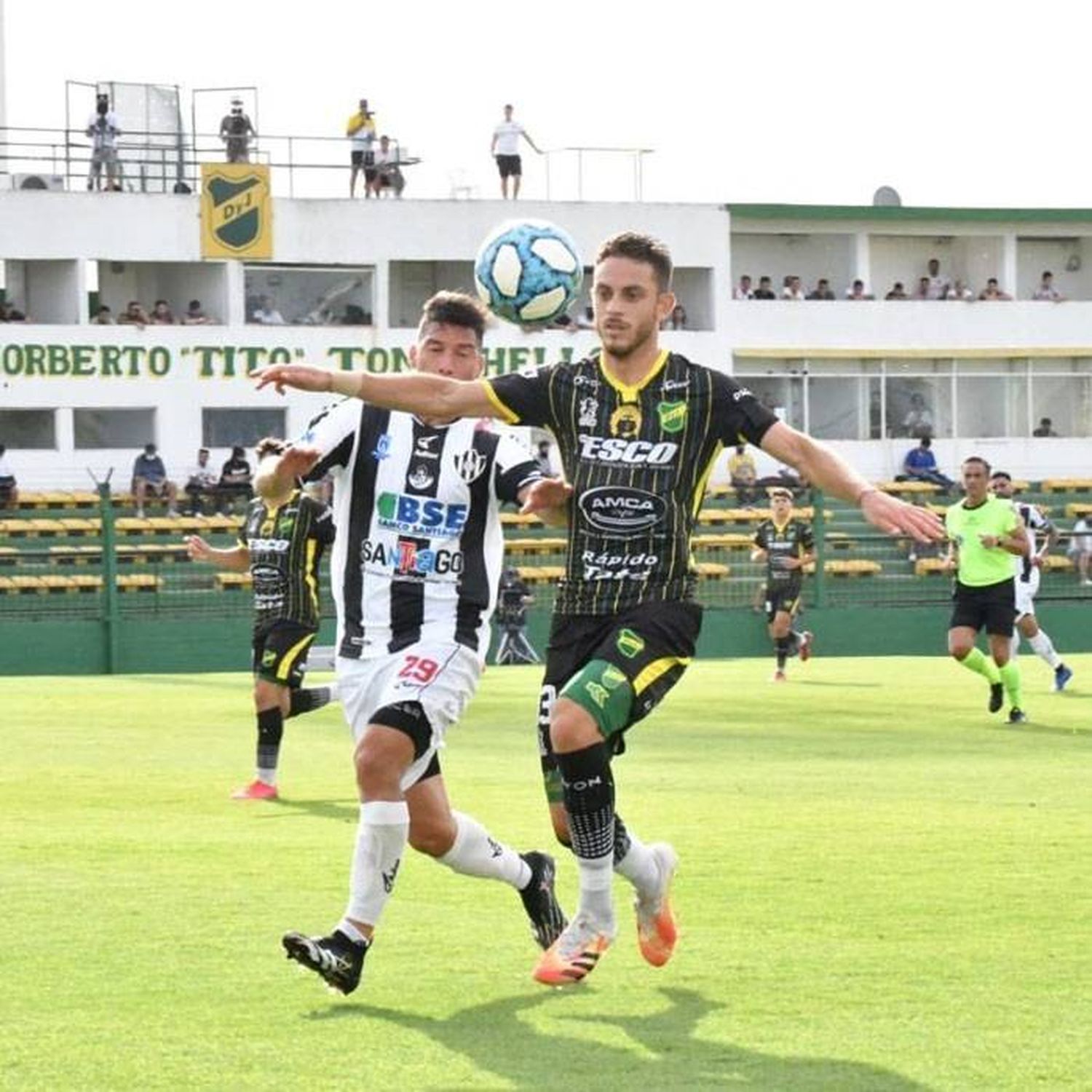 Con un gol sobre el final, Central Córdoba consiguió ante Defensa su primer triunfo