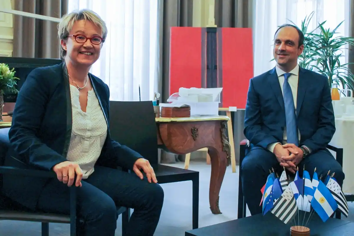 Presentaron en Francia la reconversión del Puerto