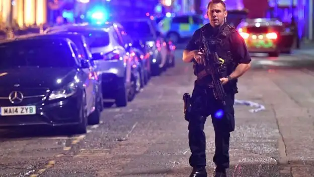 Pánico en Londres: al menos un muerto luego de tres ataques simultáneos